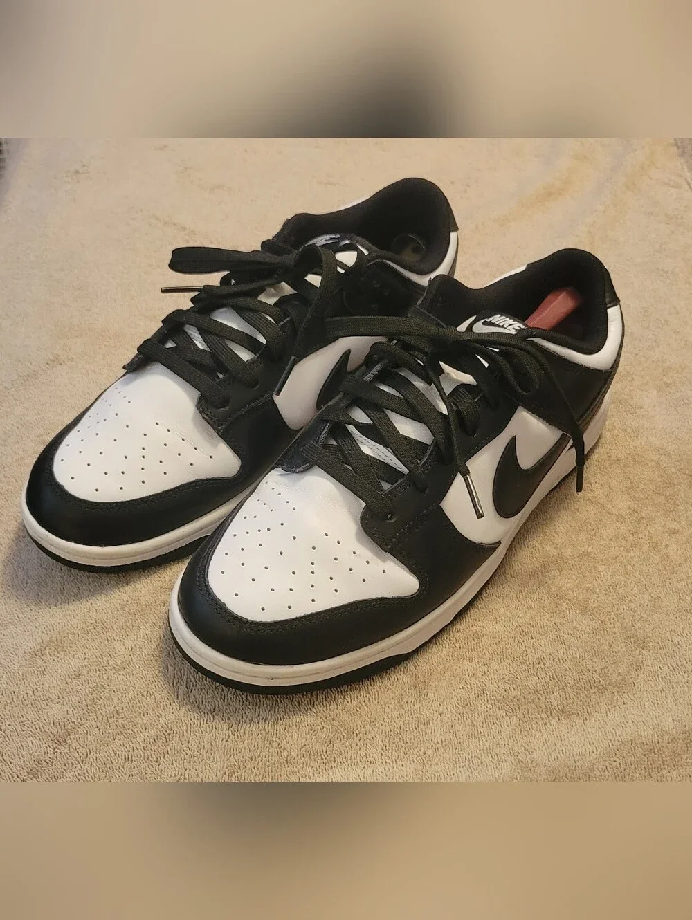 Nike Men’s Low-Top Sneakers in Black and White